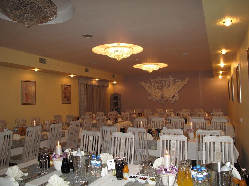 Via Appia Hotell Raszyn Exteriör bild